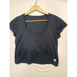 Vuori navy halo cropped short sleeve top built in car gym yoga fitness